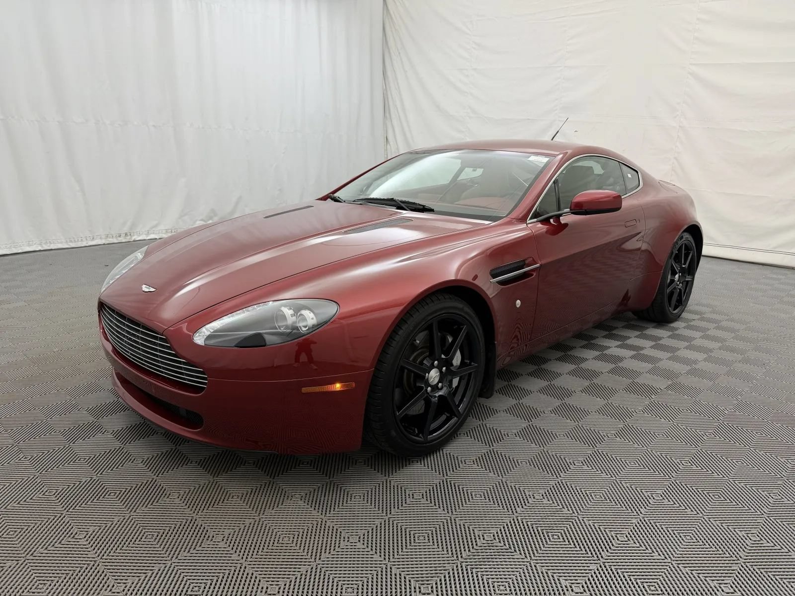 Used 2007 Aston Martin V8 Vantage Coupe RWD image 2