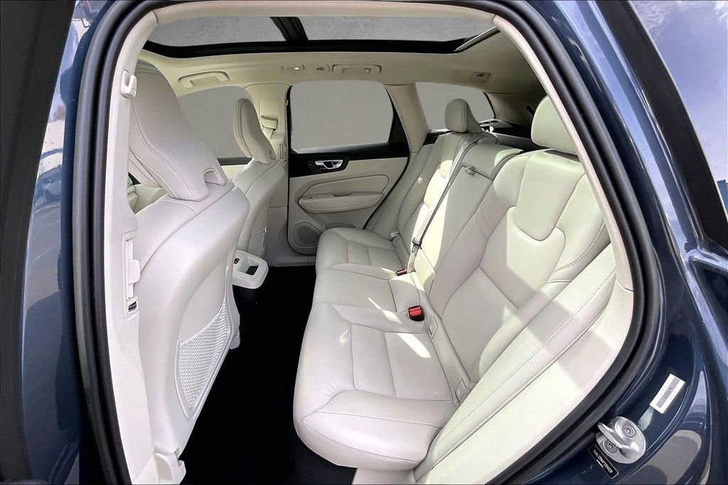 Certified 2023 Volvo XC60 B5 Plus w/ Climate Package AWD/4WD image 21