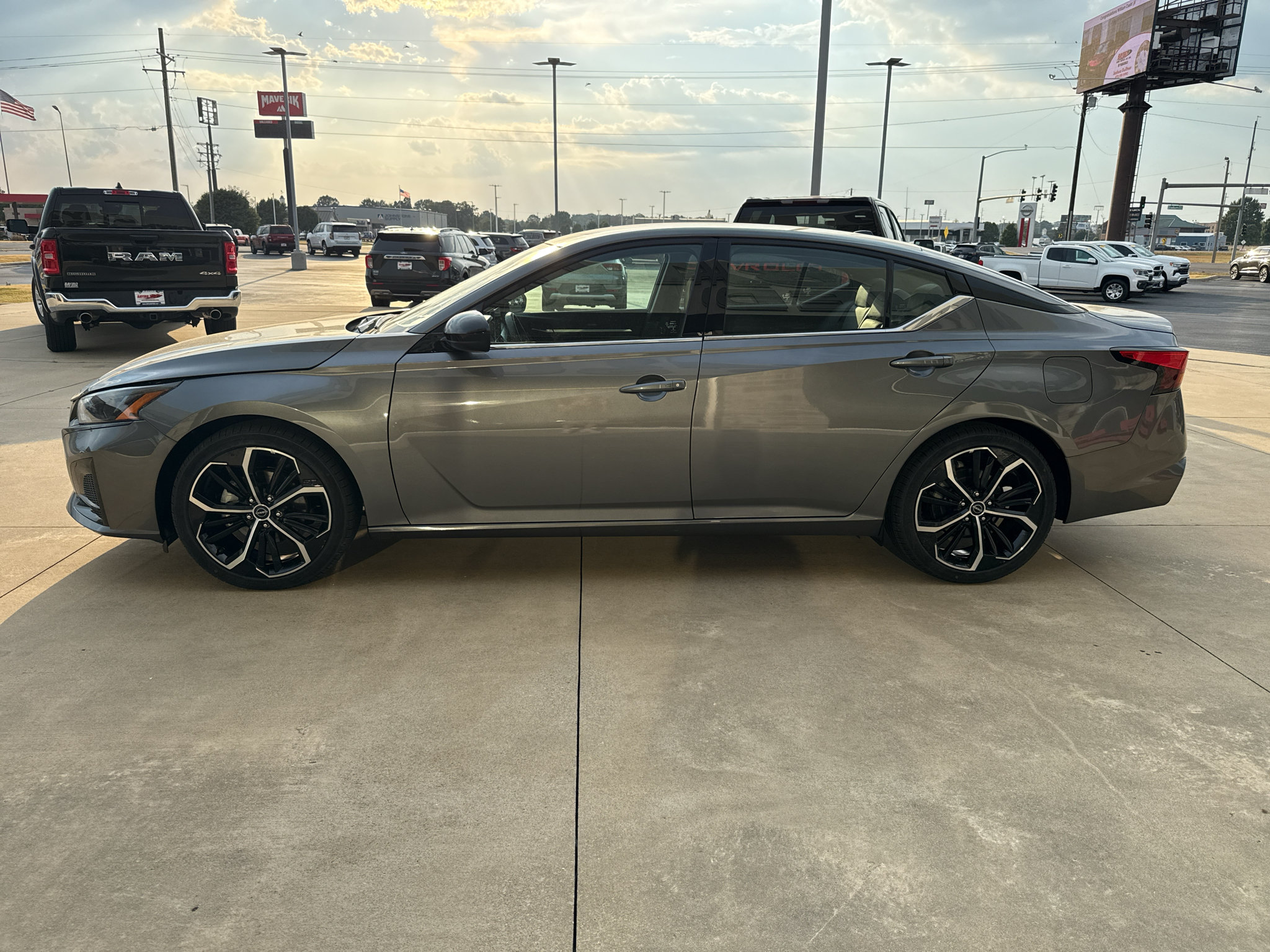 Used 2026 Nissan Altima 2.5 SR FWD image 4