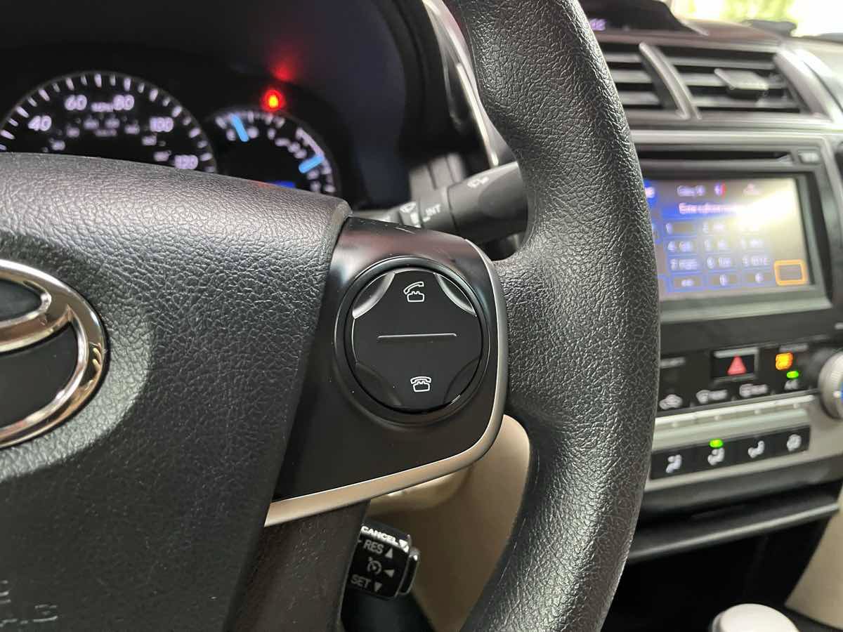 Used 2012 Toyota Camry LE FWD image 13