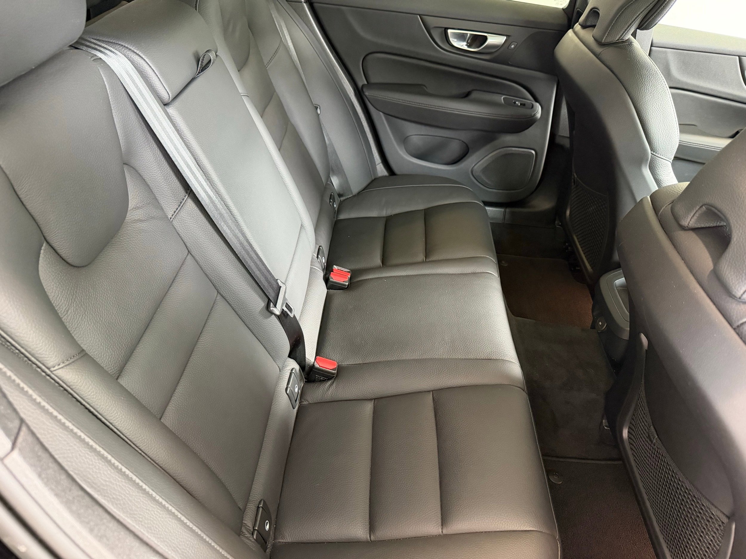 Certified 2024 Volvo V60 B5 Cross Country Plus w/ Protection Package Premier image 24