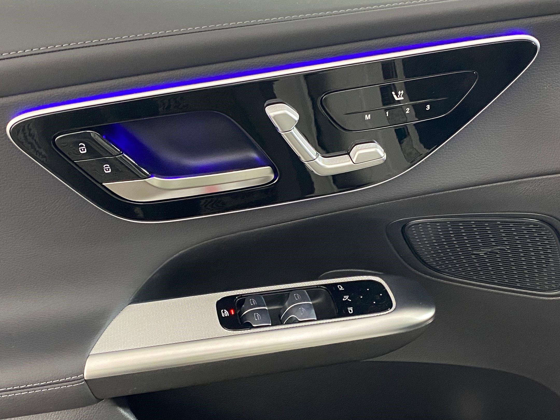 Used 2026 Mercedes-Benz GLC 300 4MATIC image 23