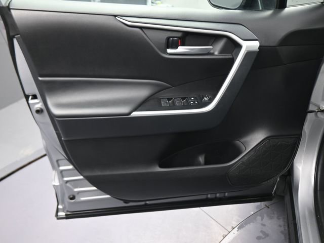 Used 2025 Toyota RAV4 XLE image 17