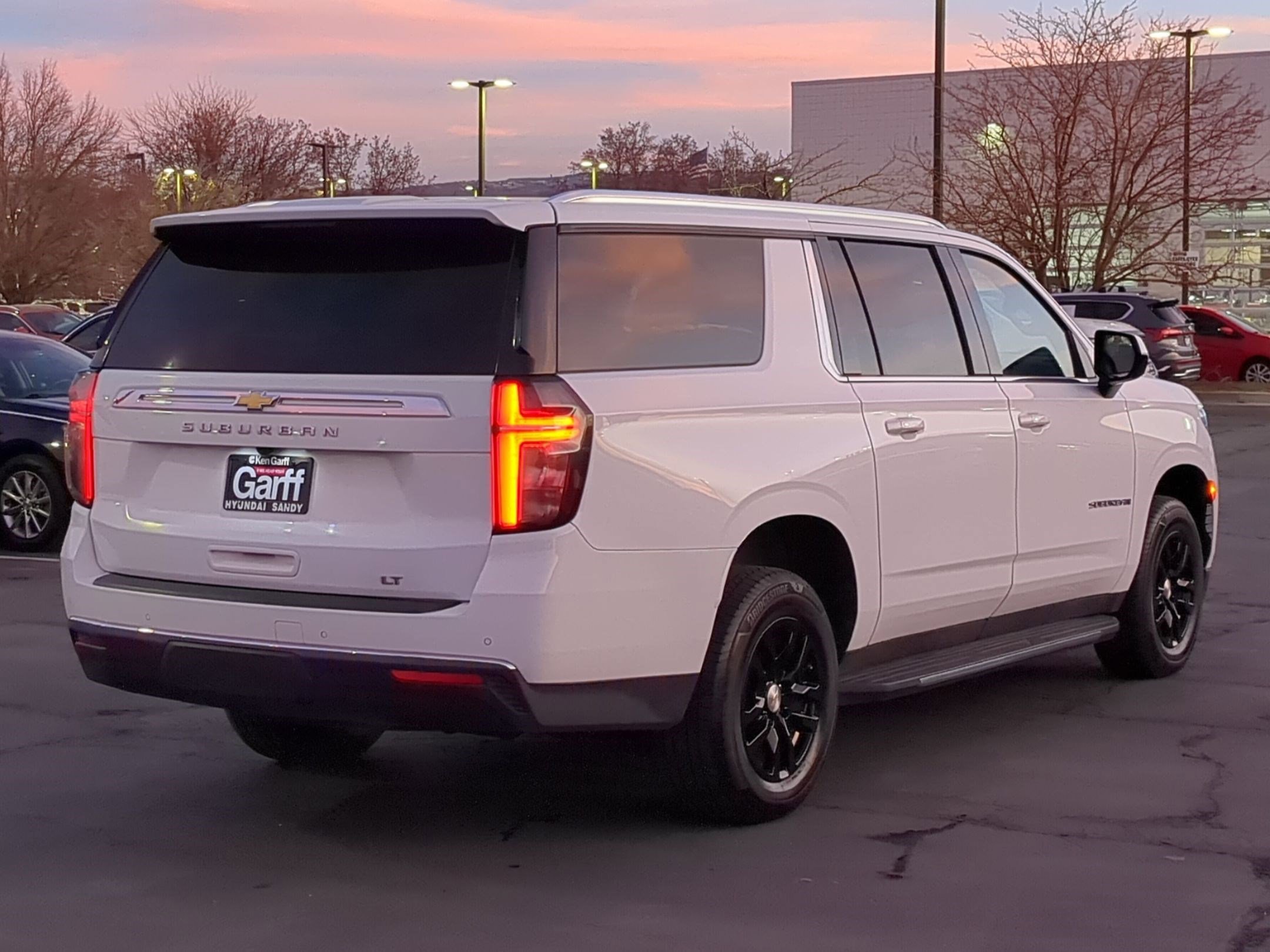 Used 2024 Chevrolet Suburban LT image 3