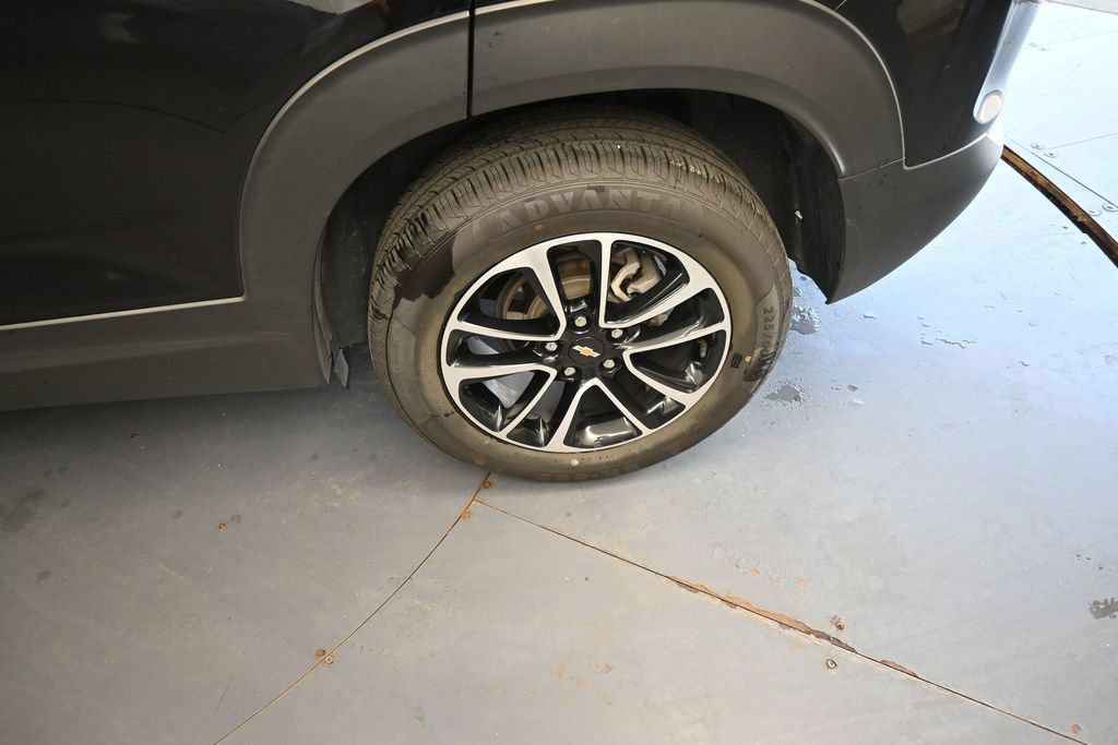 Used 2025 Chevrolet TrailBlazer LT AWD/4WD image 17