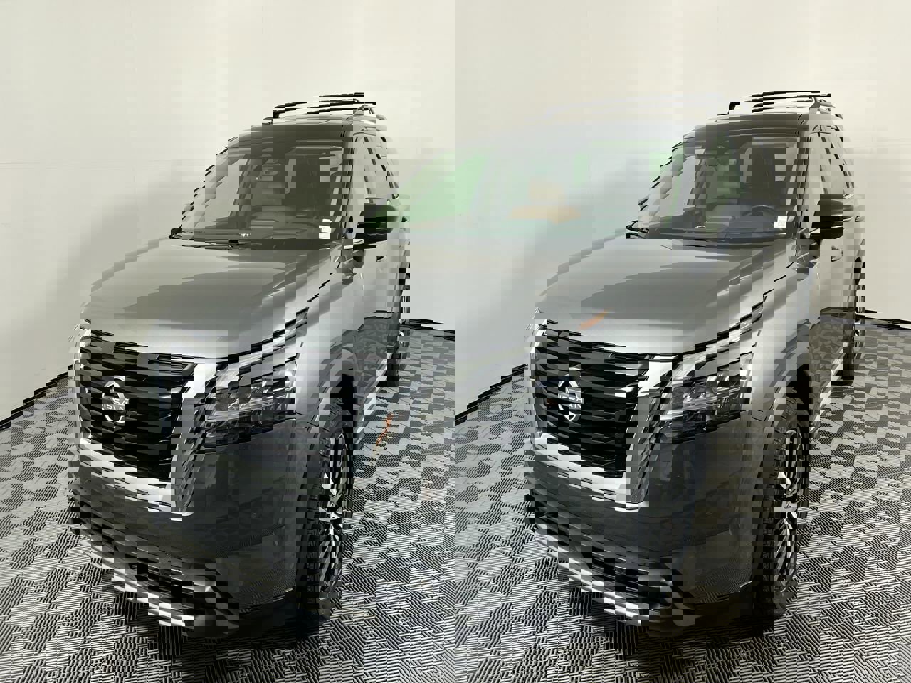 Used 2024 Nissan Pathfinder Platinum image 7