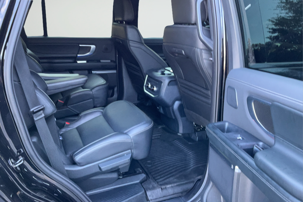 Used 2025 Ford Expedition Platinum w/ Stealth Performance Package AWD/4WD image 44