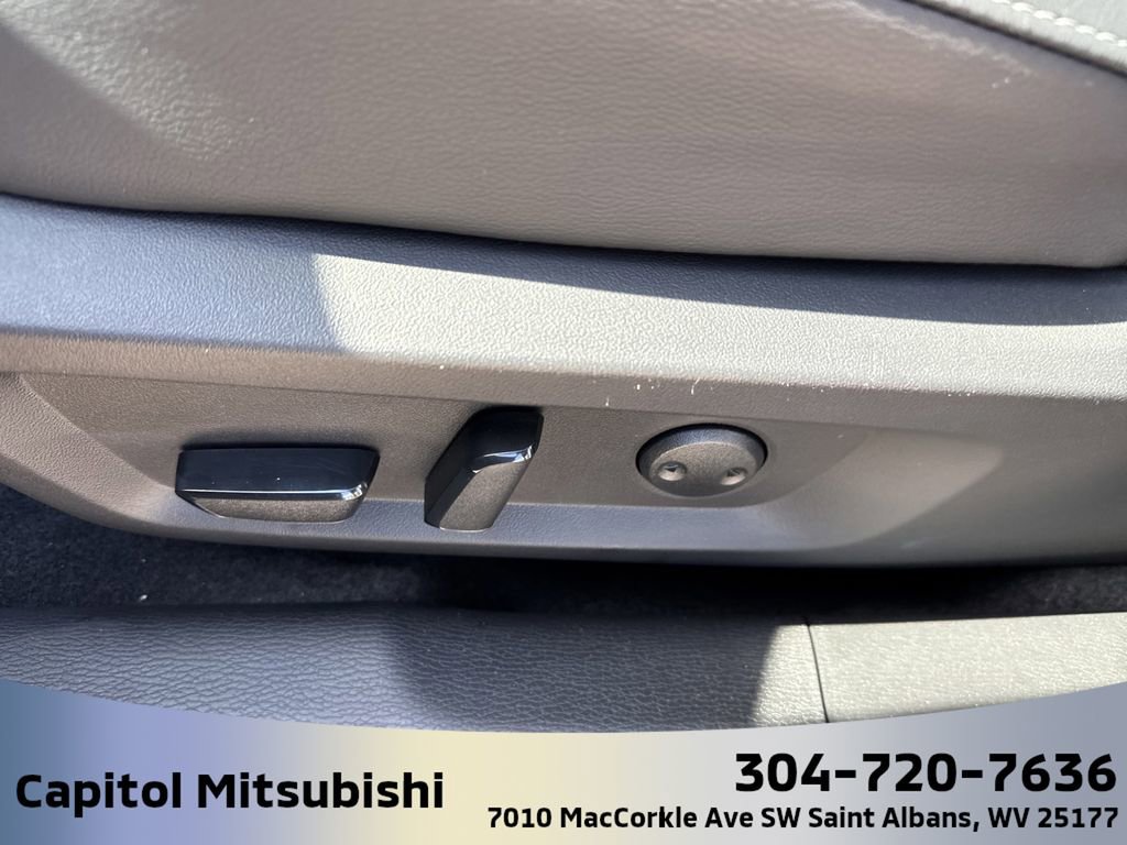 New 2025 Mitsubishi Outlander SEL image 18