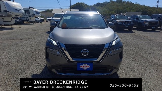 Used 2021 Nissan Rogue Platinum image 2