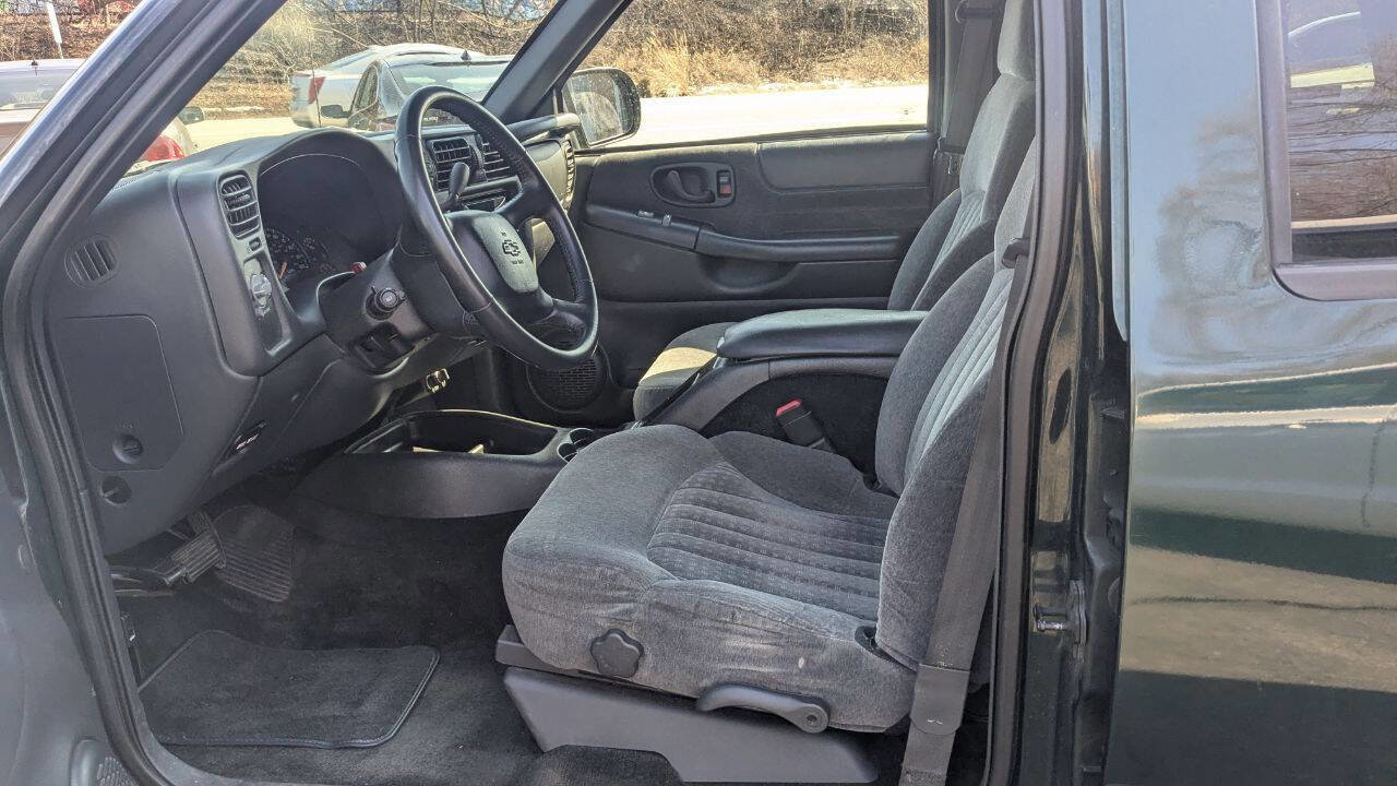 Used 2002 Chevrolet Blazer LS w/ Preferred Equipment Group image 20