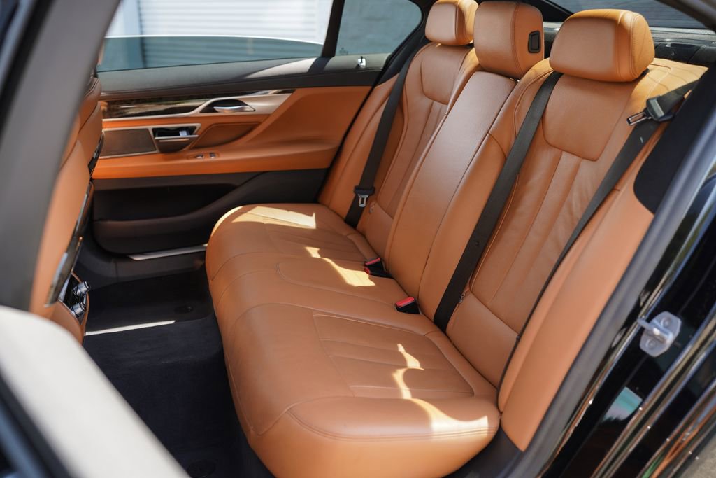 Used 2022 BMW 740i w/ M Sport Package RWD image 24