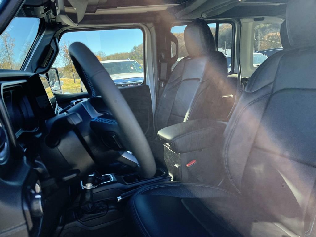 Used 2024 Jeep Wrangler High Altitude image 25
