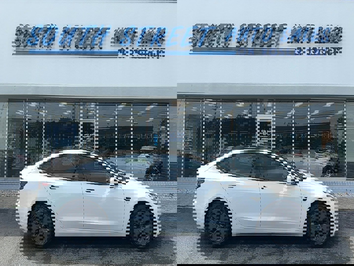 Used 2021 Tesla Model 3 Standard Range Plus image 1