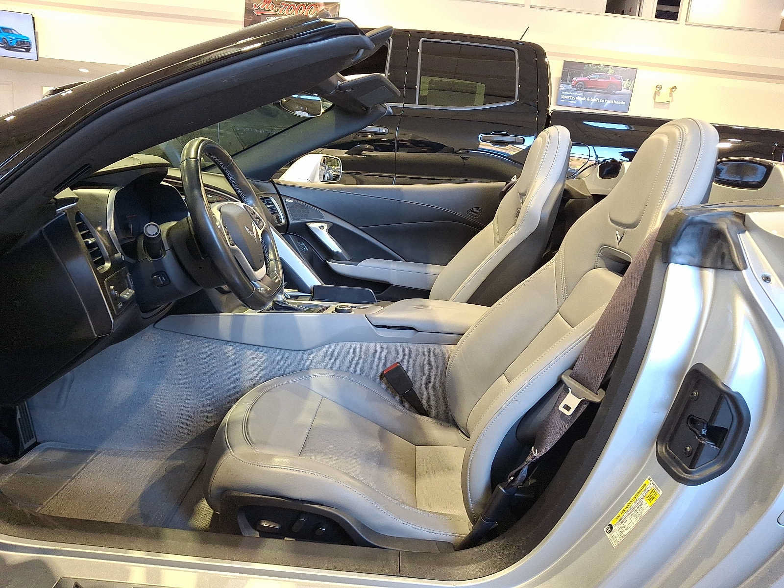 Used 2017 Chevrolet Corvette Stingray Convertible w/ 2LT Preferred Equipment Group RWD image 11