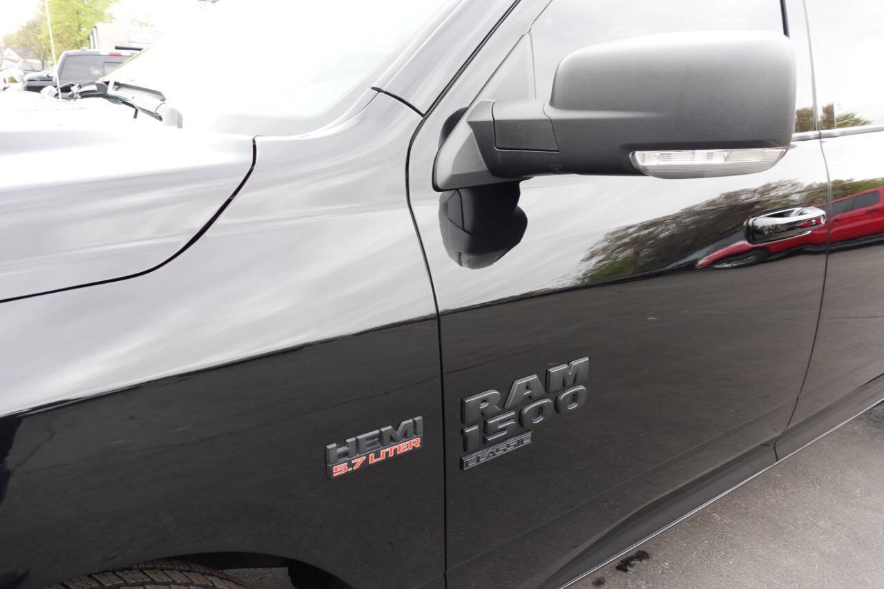 Used 2023 RAM 1500 Classic SLT w/ Electronics Convenience Group AWD/4WD image 7