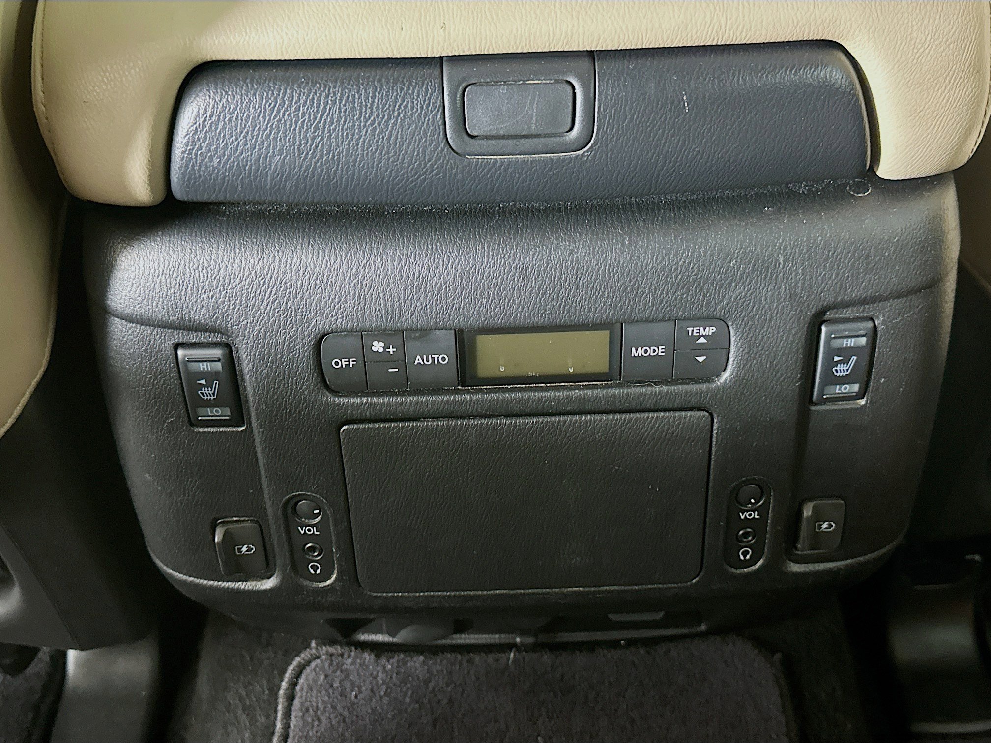 Used 2019 Nissan Armada Platinum w/ Interior Lighting Package image 28