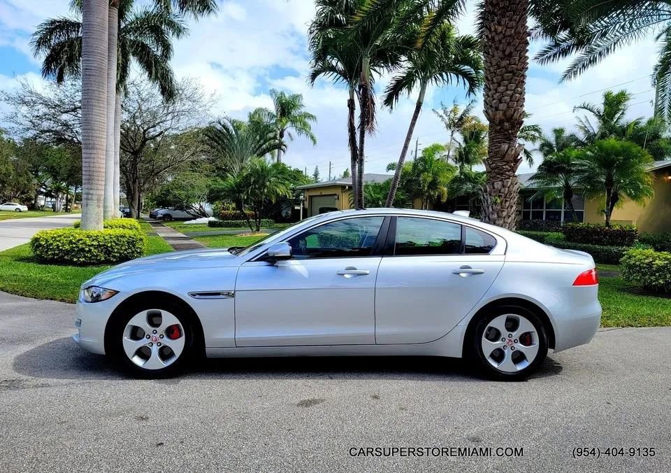 Used 2017 Jaguar XE RWD image 3