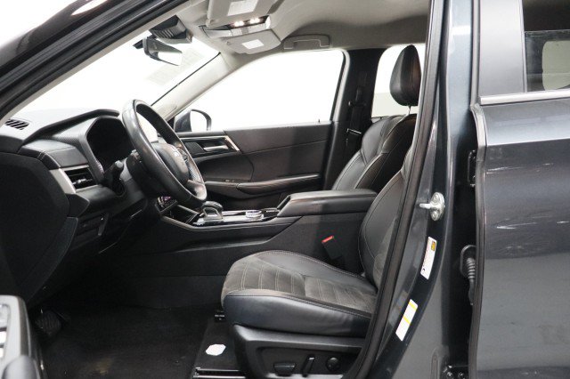 Used 2025 Mitsubishi Outlander SE FWD image 7
