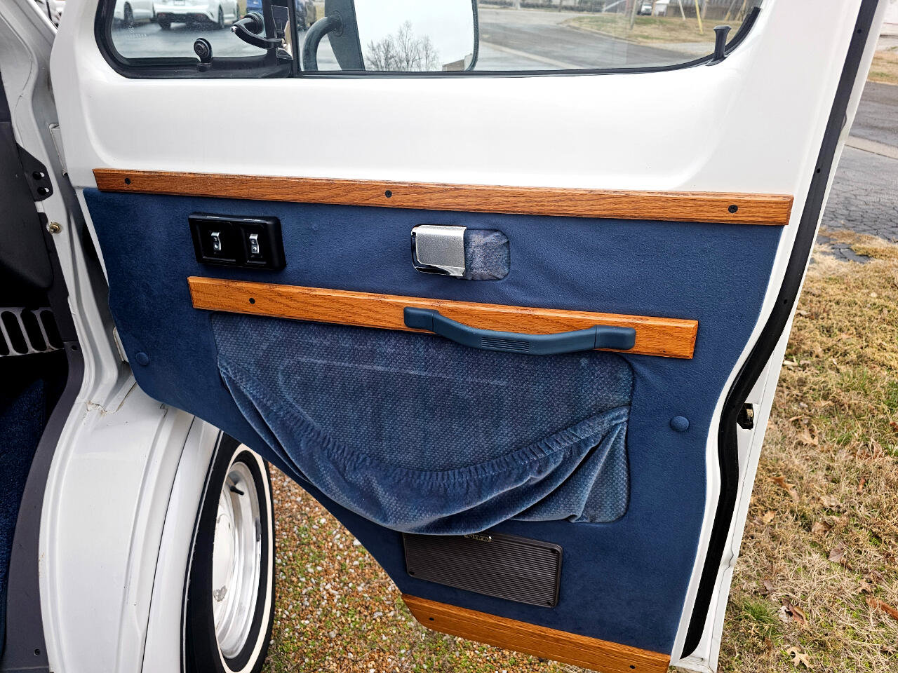 Used 1994 Dodge B2500 B250 109 WB image 12