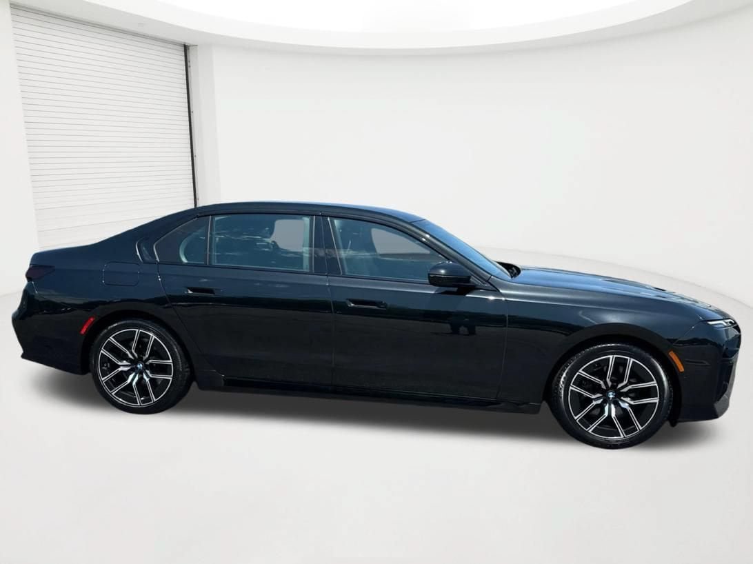 Used 2026 BMW 740i xDrive AWD/4WD image 4