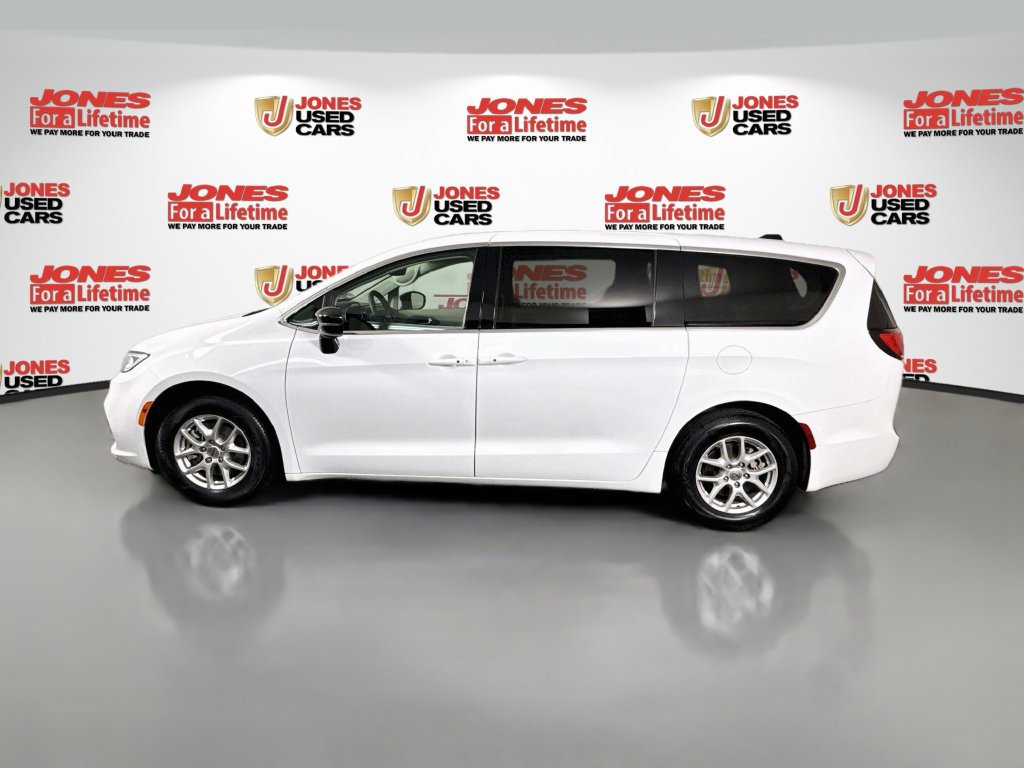 Used 2024 Chrysler Pacifica Touring-L FWD image 13