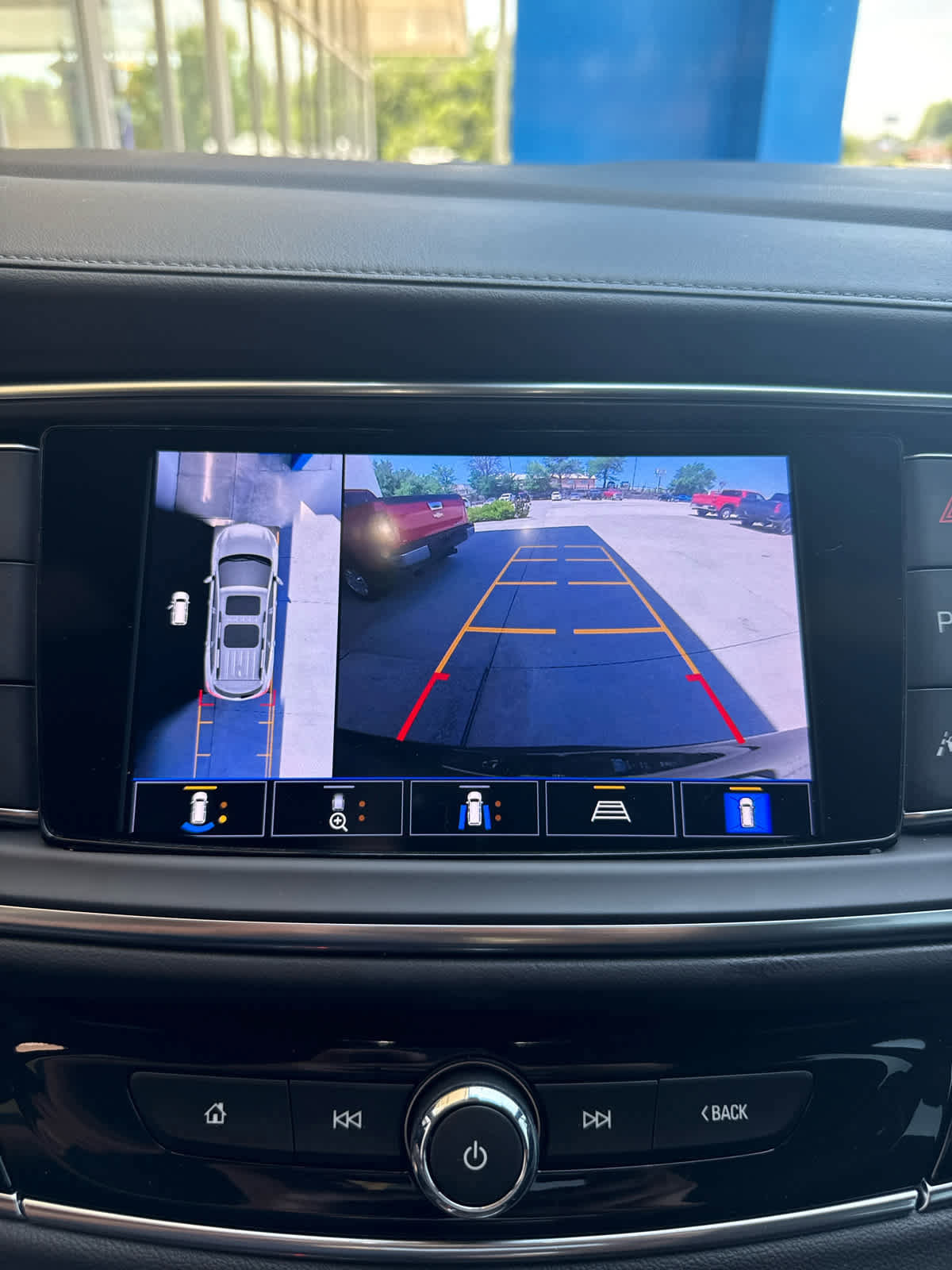 Used 2023 Buick Enclave Avenir image 22