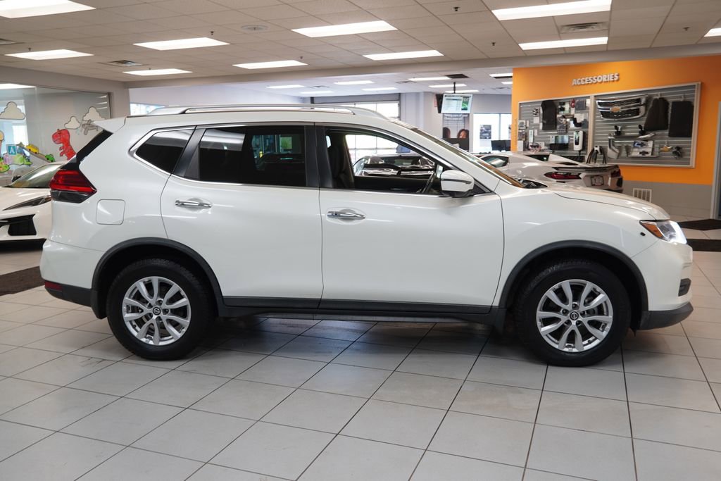 Used 2017 Nissan Rogue SV w/ SV Premium Package AWD/4WD image 10