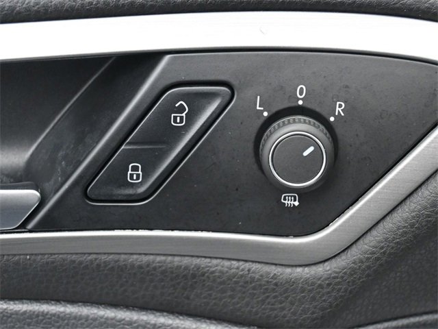 Used 2017 Volkswagen Golf S image 13