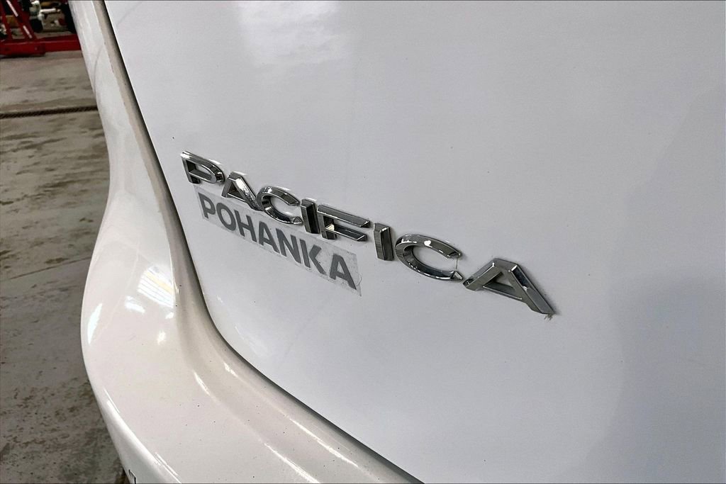 Used 2024 Chrysler Pacifica Touring-L FWD image 7