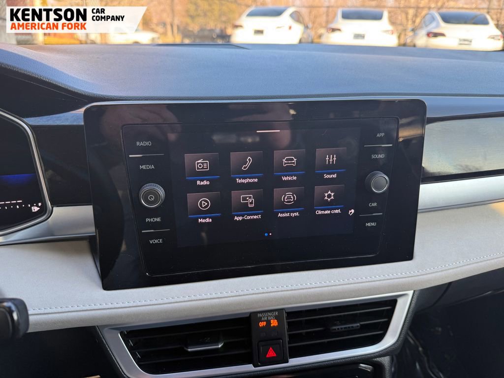 Used 2025 Volkswagen Taos SE image 28