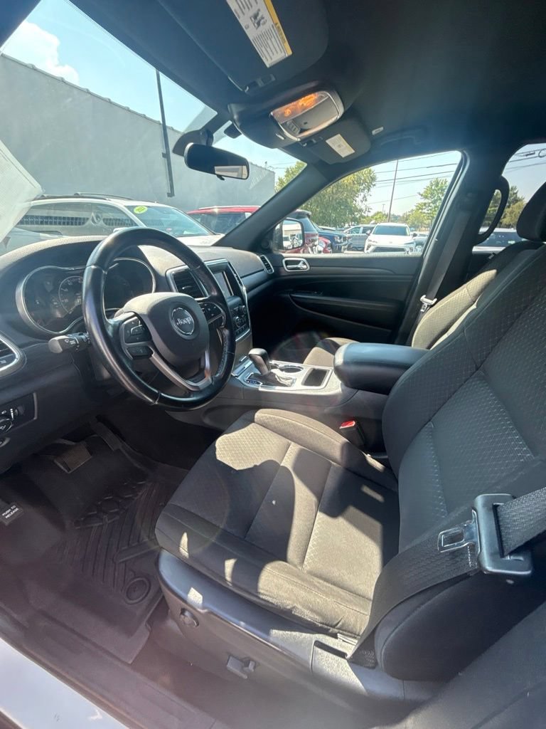 Used 2020 Jeep Grand Cherokee Laredo AWD/4WD image 12