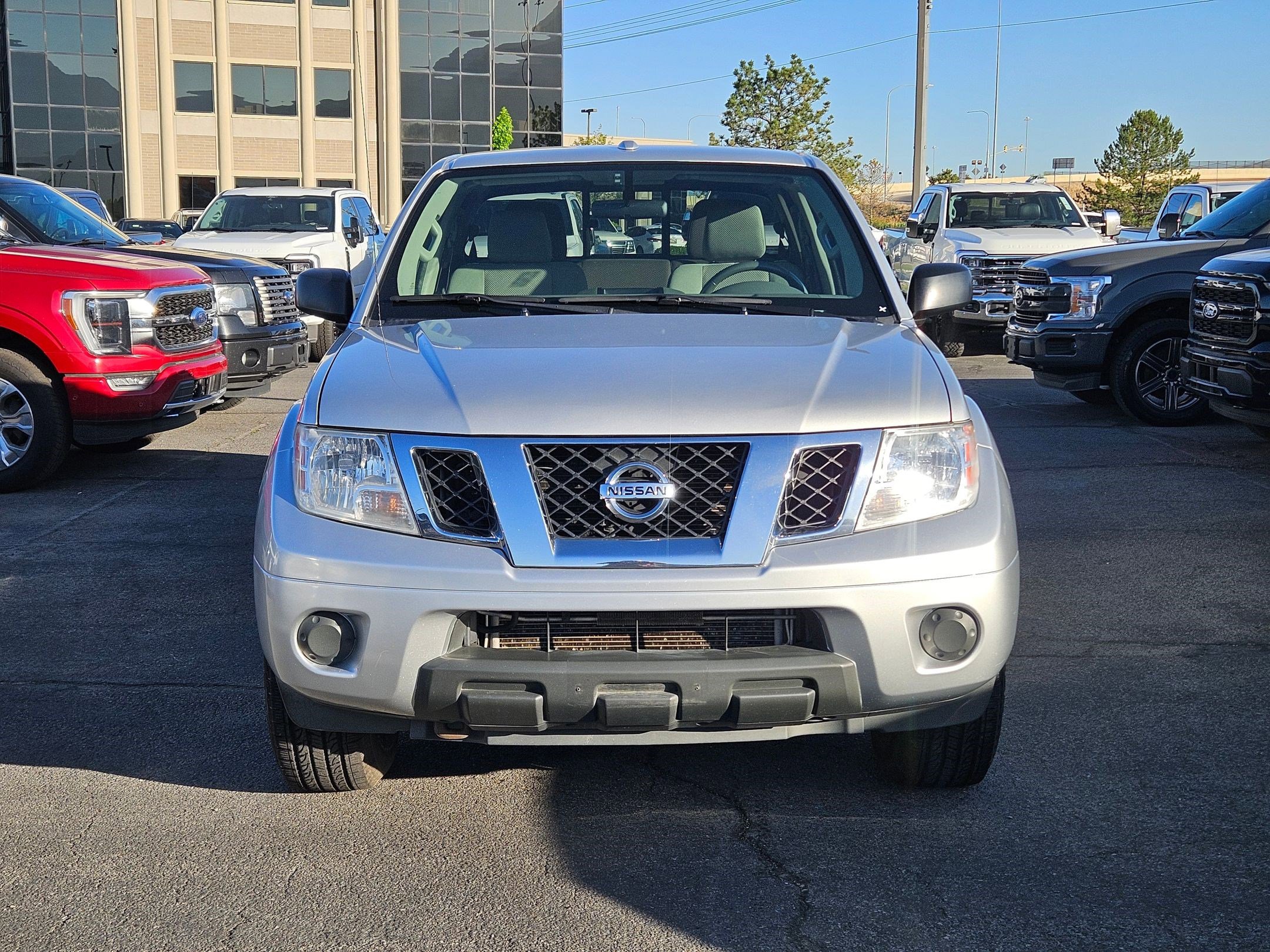 Used 2015 Nissan Frontier SV AWD/4WD image 11