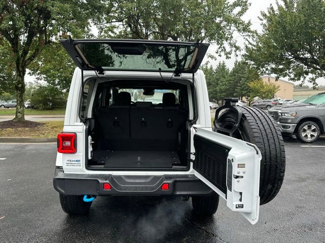 Used 2024 Jeep Wrangler Unlimited Sahara w/ Technology Group image 15