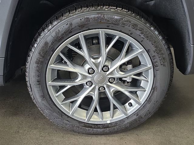 Used 2025 Jeep Grand Cherokee Summit AWD/4WD image 35