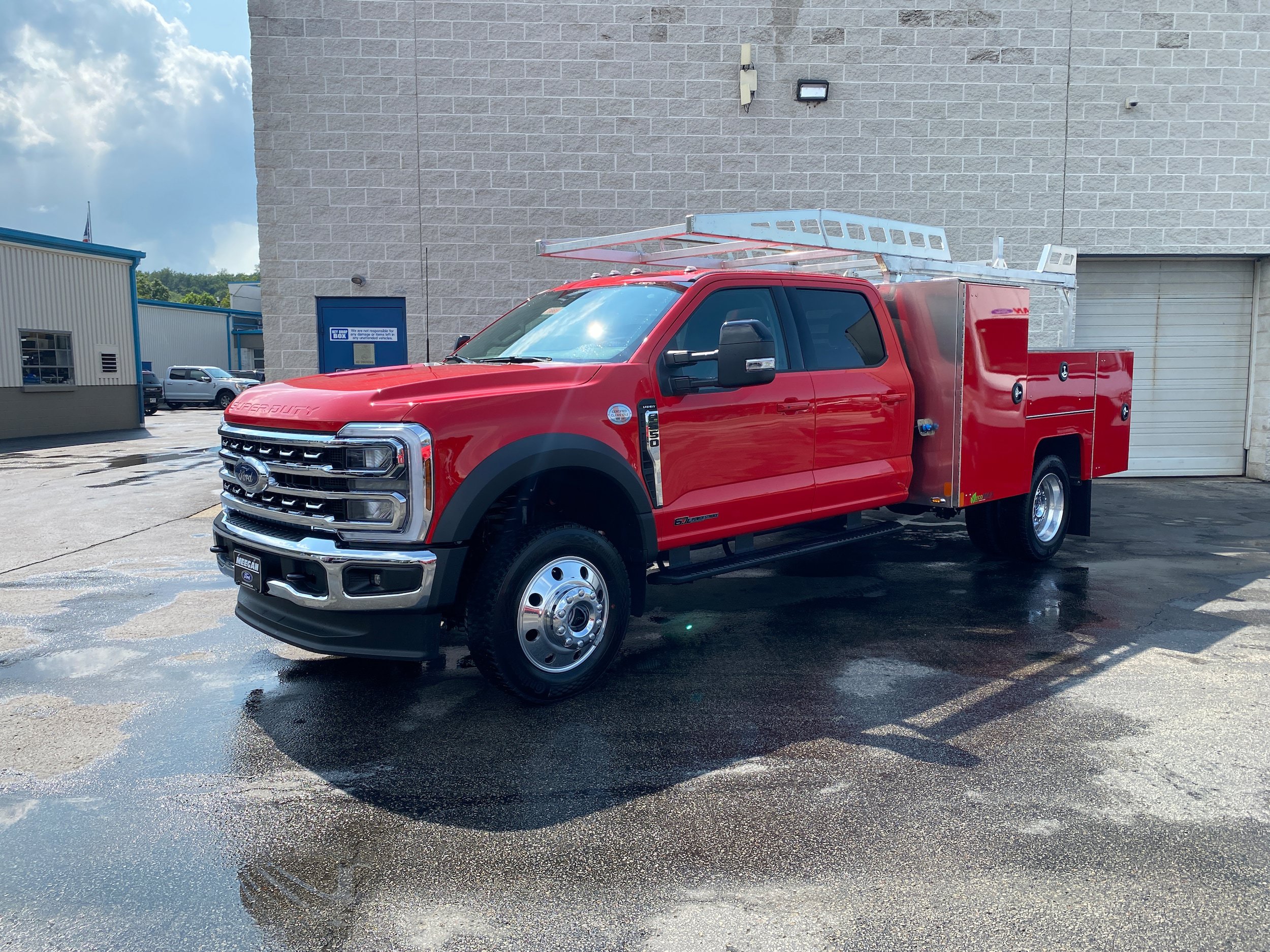 New 2026 Ford F550 4x4 Crew Cab image 3