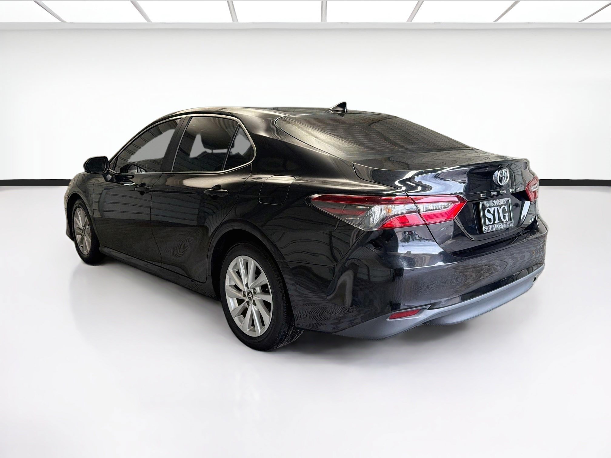 Used 2023 Toyota Camry LE FWD image 6