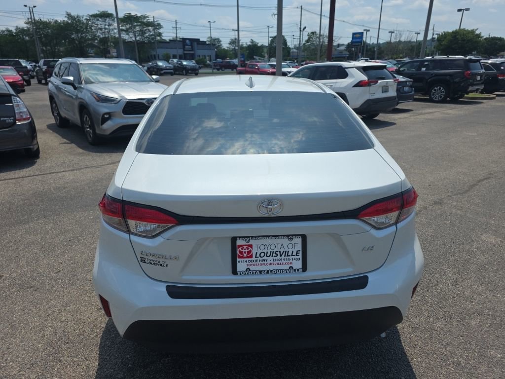 Certified 2025 Toyota Corolla LE FWD image 5