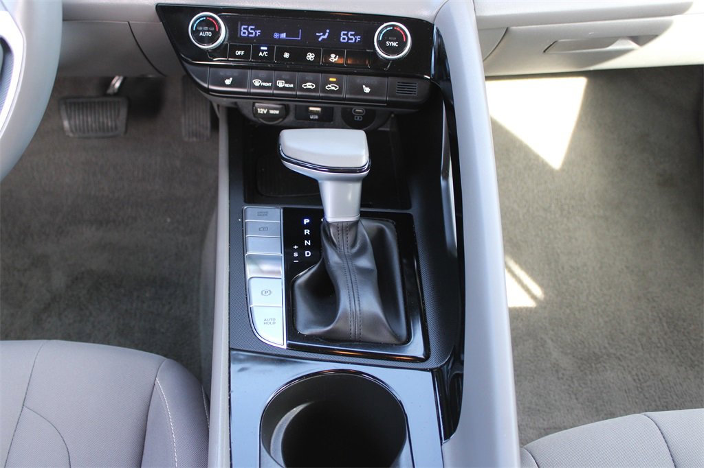 Used 2025 Hyundai Elantra SEL image 21