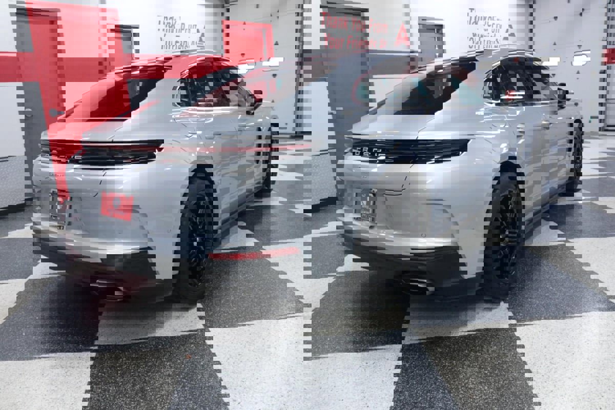 Used 2025 Porsche Panamera image 7