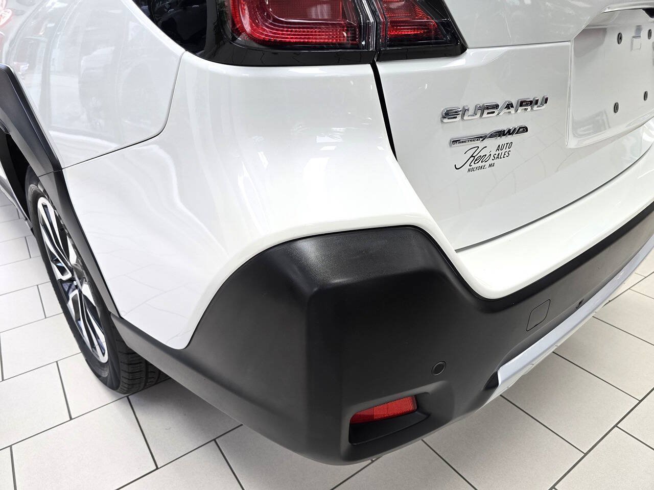 Used 2023 Subaru Outback Limited AWD/4WD image 15