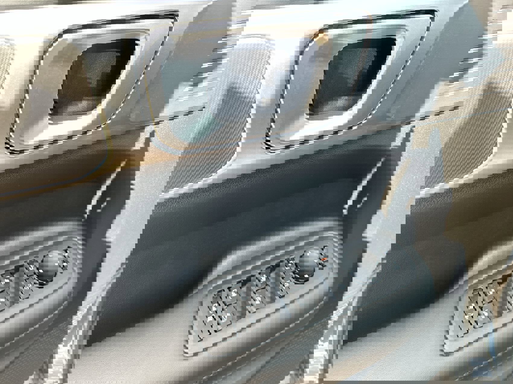 Used 2025 Hyundai Santa Fe SEL image 13