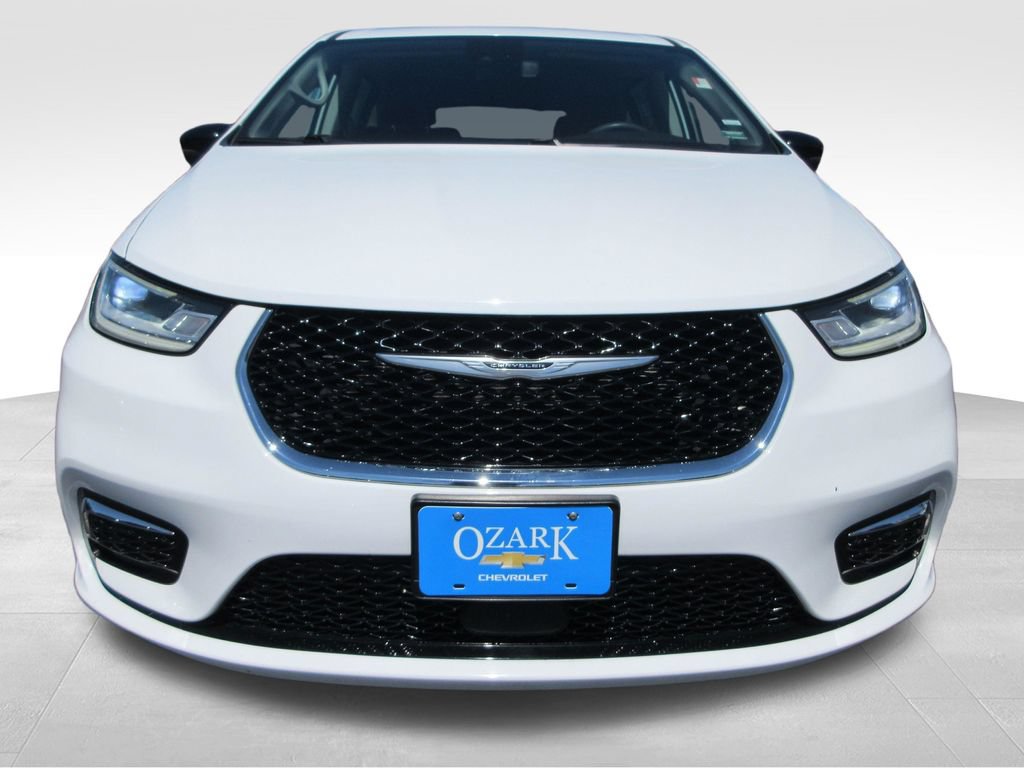 Used 2024 Chrysler Pacifica Touring-L FWD image 8