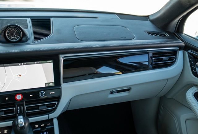 Used 2024 Porsche Macan T w/ Premium Plus Package image 33