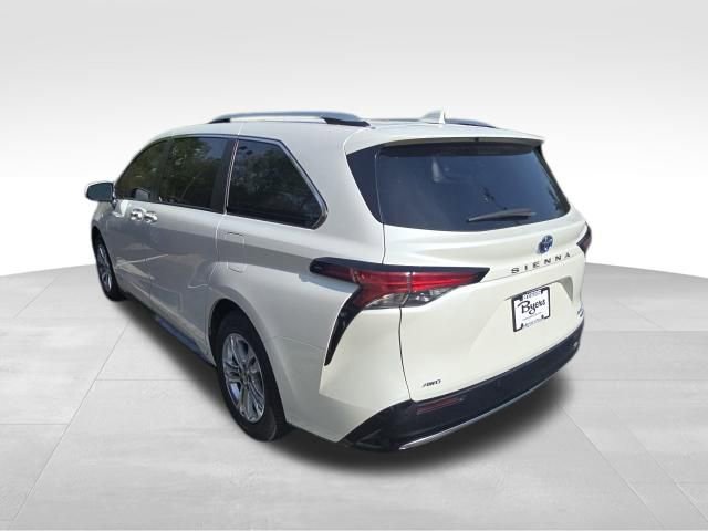 Used 2021 Toyota Sienna Platinum AWD/4WD image 3