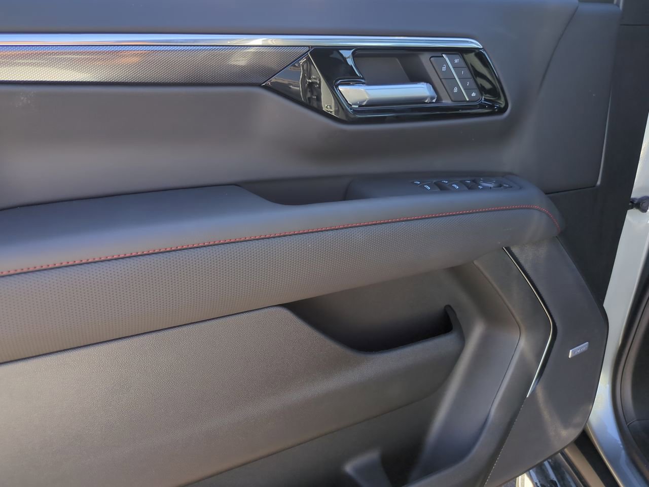 New 2026 Chevrolet Suburban RST image 23