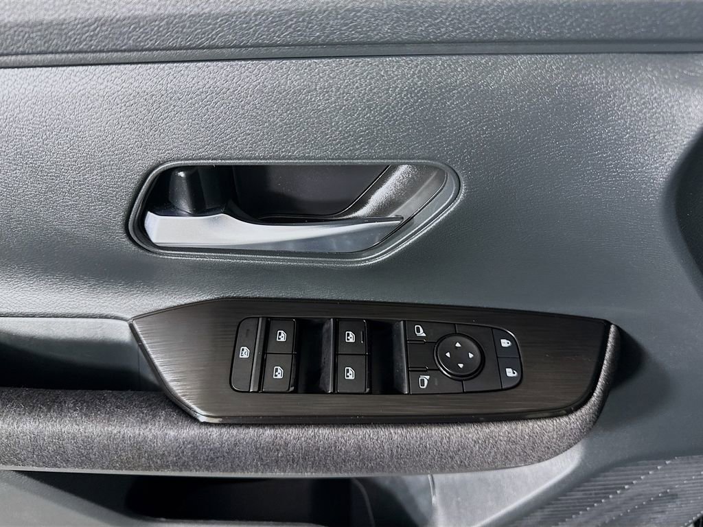 Certified 2025 Nissan Kicks SV image 22