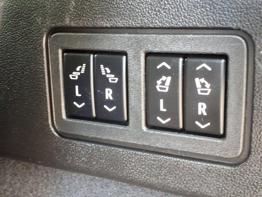 Used 2022 Cadillac XT6 Premium Luxury image 11