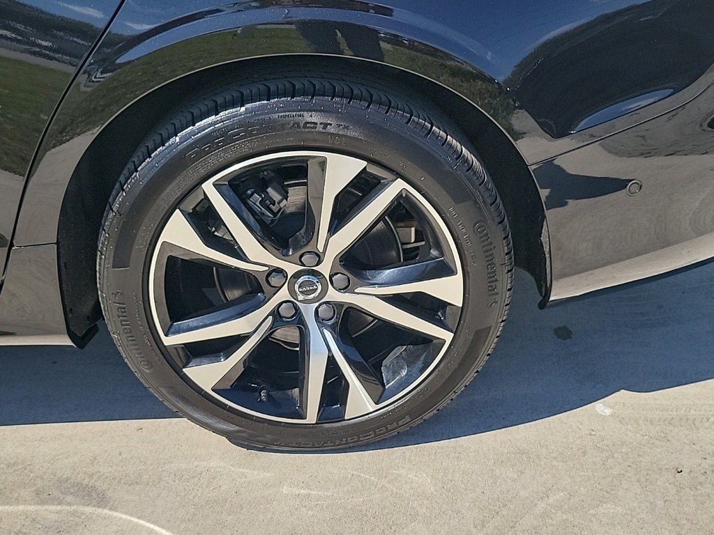 Used 2025 Volvo S60 B5 Plus image 4