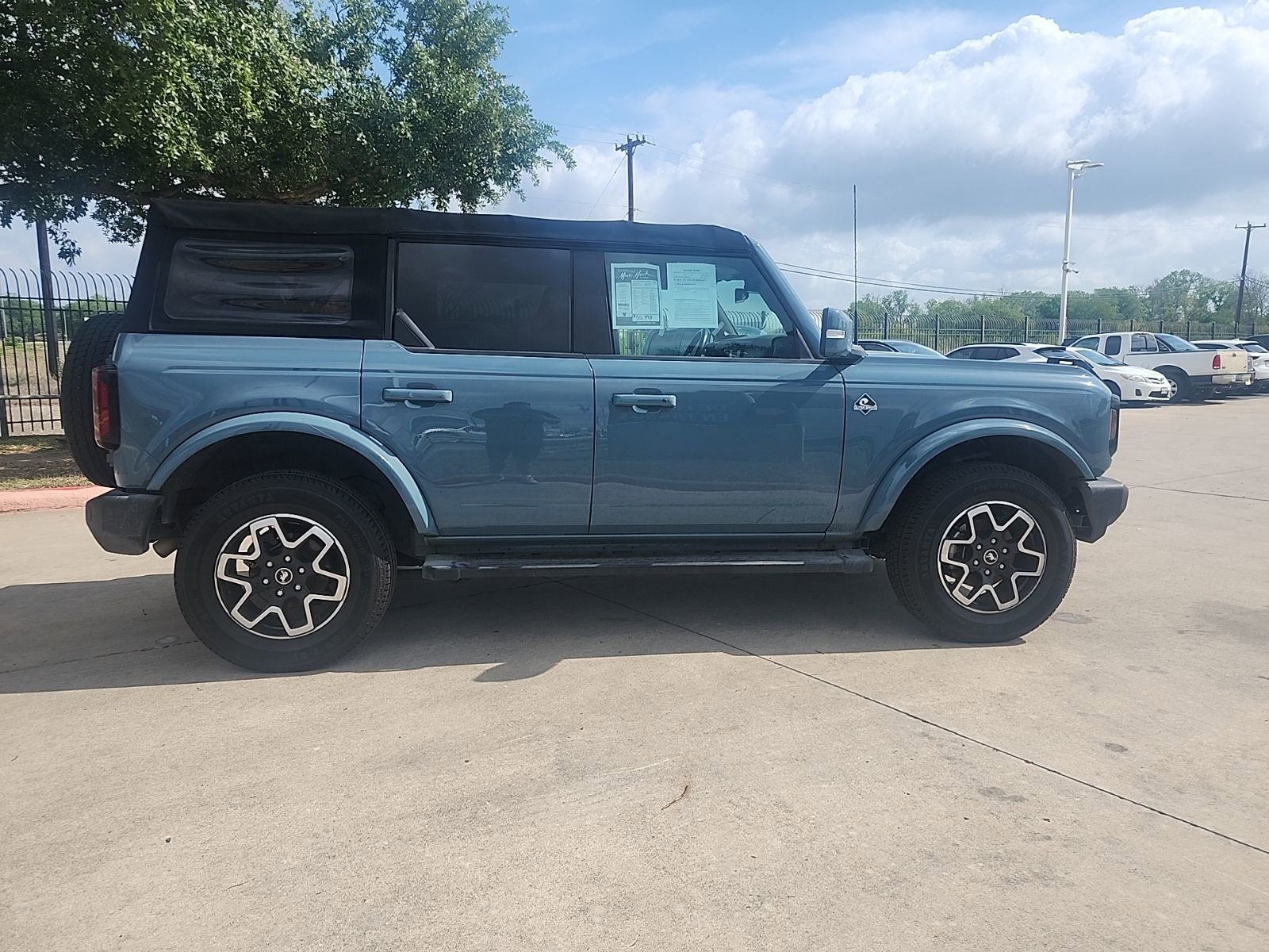 Used 2021 Ford Bronco Outer Banks image 2