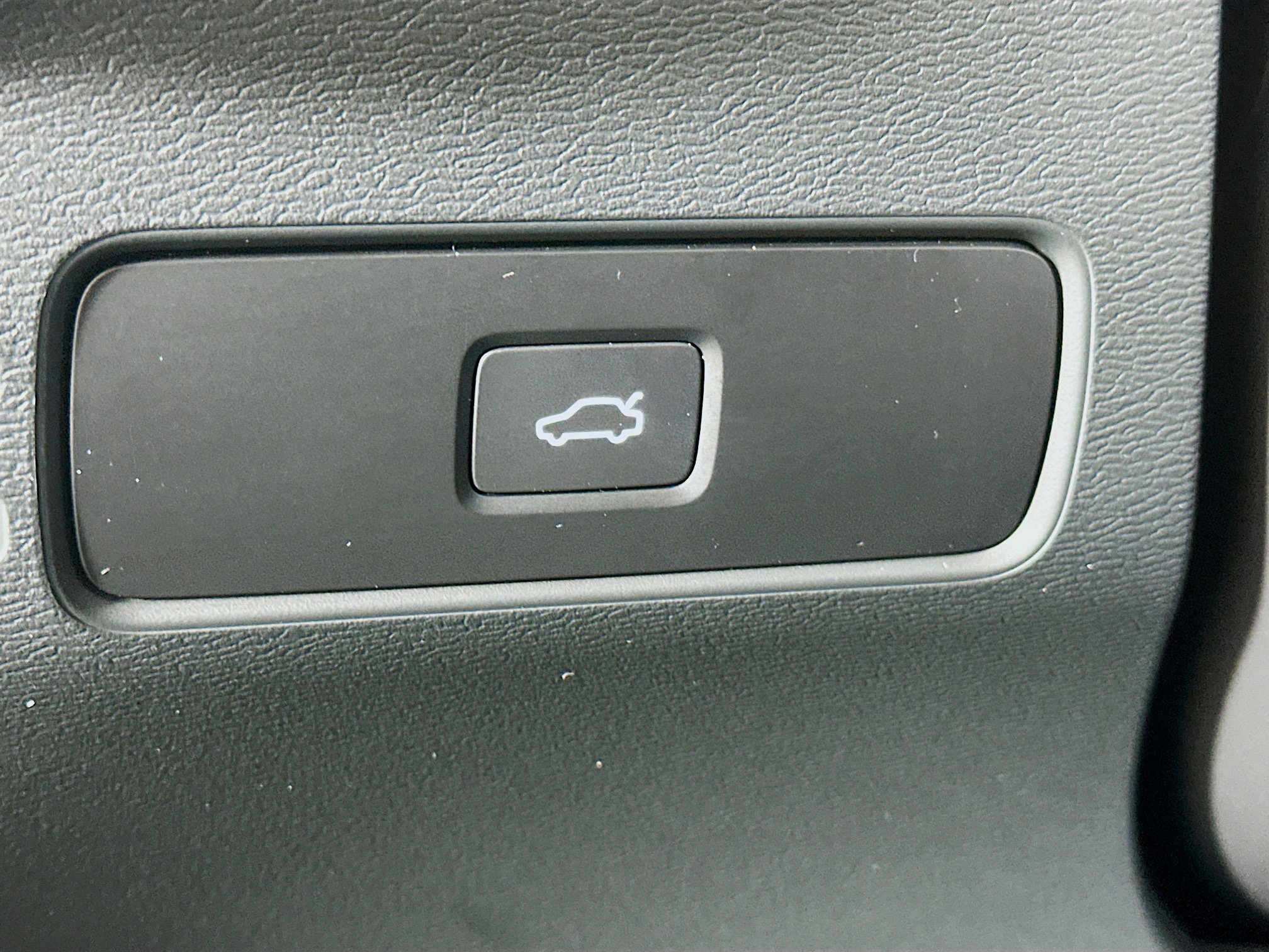 Used 2025 Volvo XC40 B5 Plus image 17